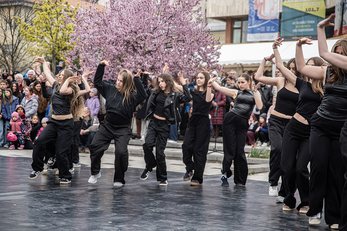Az eső sem tudta megállítani a táncot